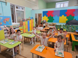 “Весело и грустно одновременно” “Весело и грустно одновременно”.