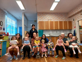 При солнышке тепло, при матери добро При солнышке тепло, при матери добро.